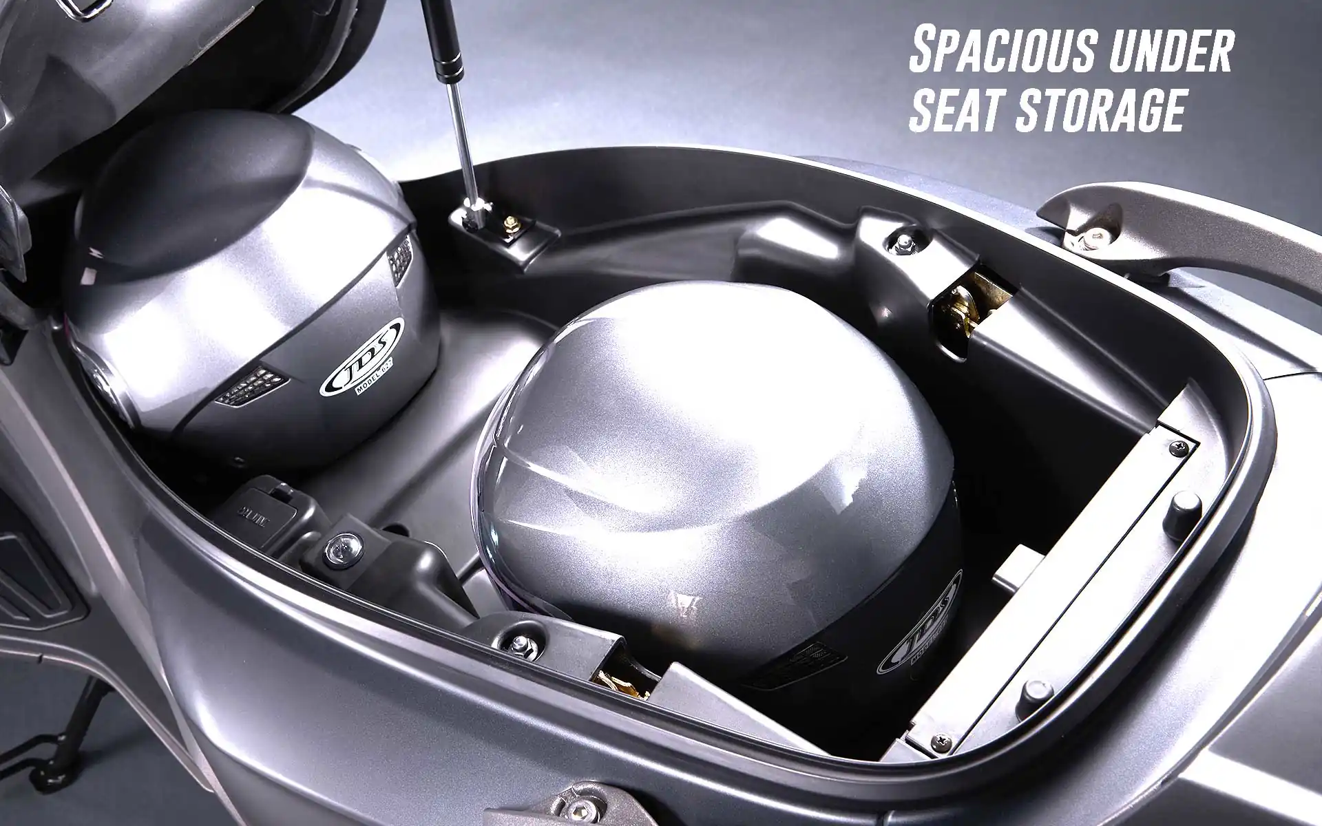 X-Town 250i Maxi Storage kymco x-town 250i detail fitur 3